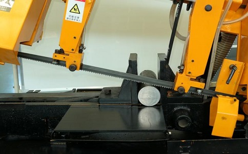 蓬安数控带锯床自动送料精度会出现偏差吗？